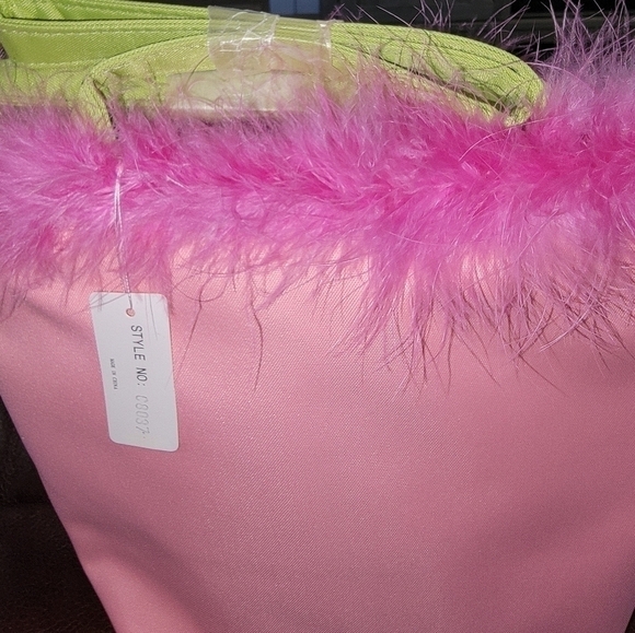 5/$13 Pink fuzzy boa accent around top Long strap Green & pink purse - Picture 6 of 16